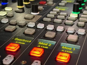 Tonpult Lawo mc36 vorbereitet für die Liveübertragung der Sternstunde mit Annalena Baerbock aus Berlin